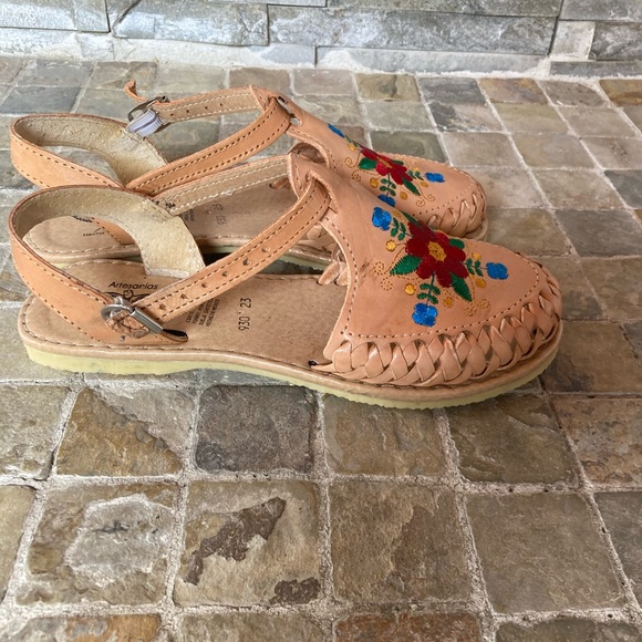 Embroided huarache de dama - Picture 3 of 6